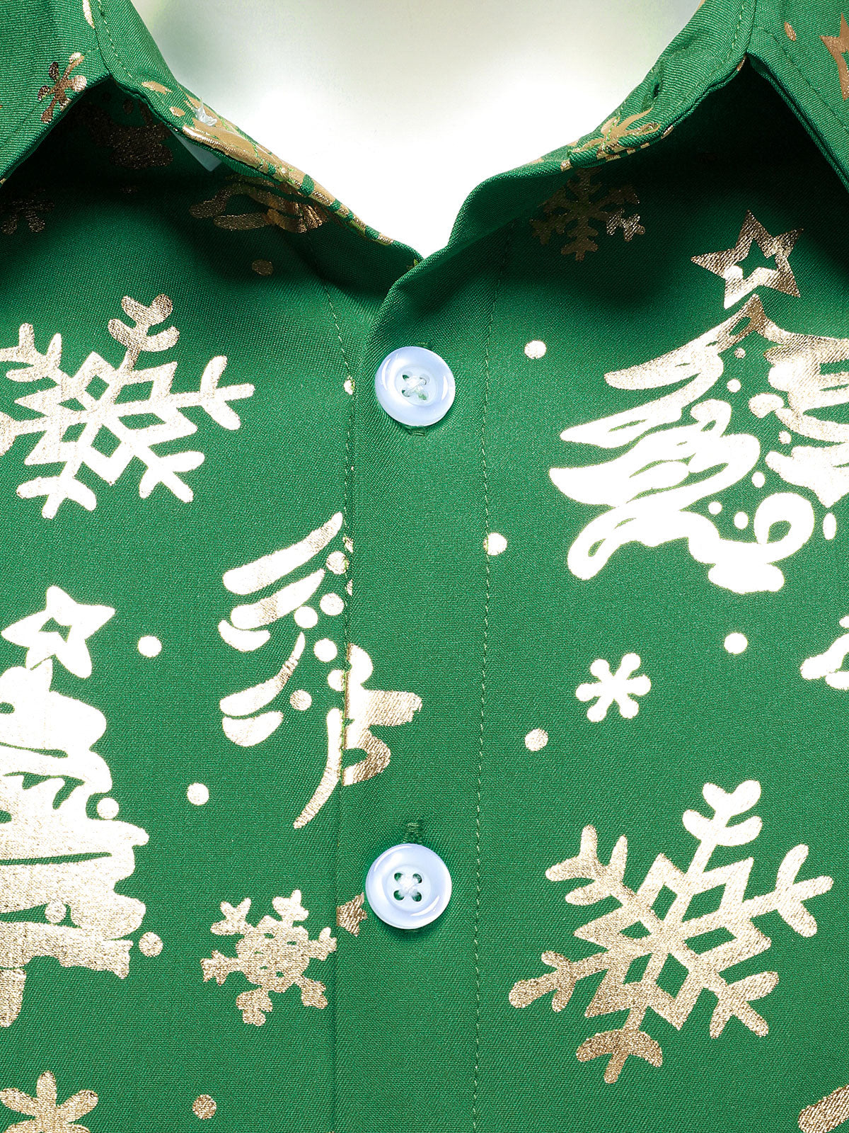 Camisa verde de manga larga para hombre con estampado navideño dorado y ajuste regular