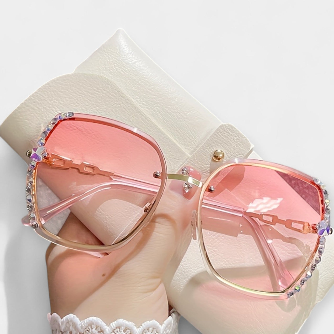 Valentina - Gafas Modernas con Detalles Metálicos