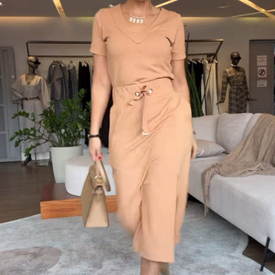 Conjunto Casual de Camiseta y Falda Midi con Abertura – Estilo Urbano y Cómodo